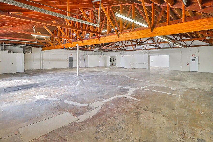 More Photos Of 7340 Fulton Ave, North Hollywood Manufacturing For Lease