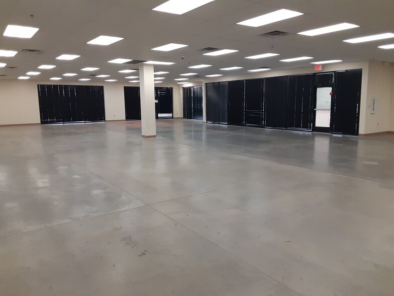 More Photos Of 3901 E Plano Pky, Plano Warehouse For Lease