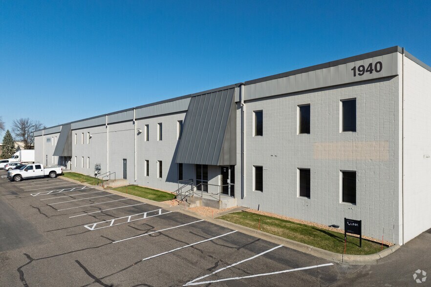Primary Photo Of 1940 N Fernbrook Ln, Plymouth Manufacturing For Lease