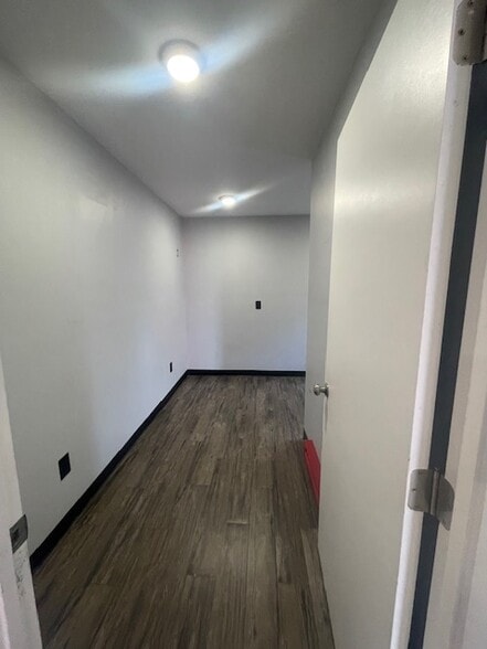 More Photos Of 14 Lake Dr, Inman Warehouse For Lease