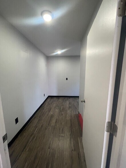 More Photos Of 14 Lake Dr, Inman Warehouse For Lease