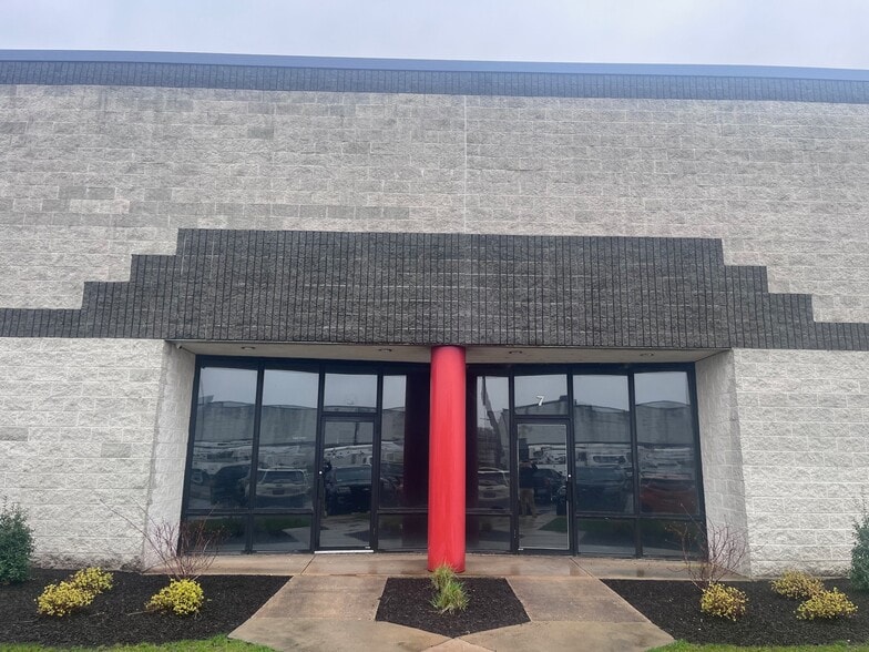 More Photos Of 12 McCullough Dr, New Castle Warehouse For Lease