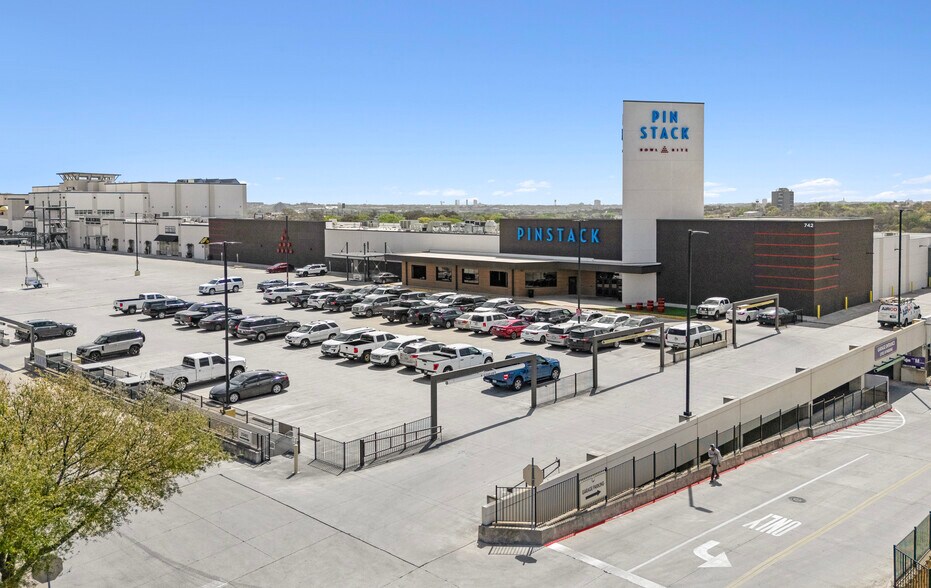 More Photos Of NW Loop 410 @ Blanco Rd, San Antonio Unknown For Lease