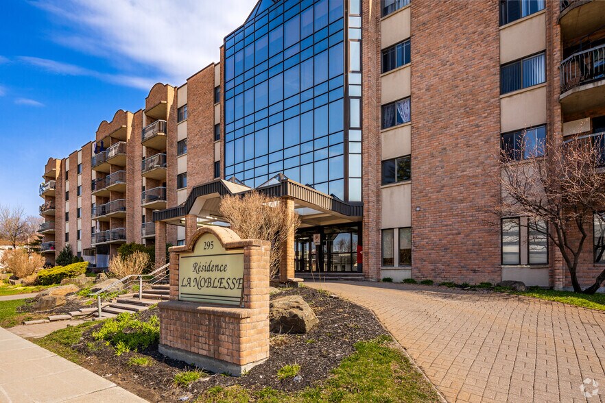 More Photos Of 325 Boul Jean-Baptiste-Rolland E, Saint-Jérôme Congregate Senior Housing For Lease