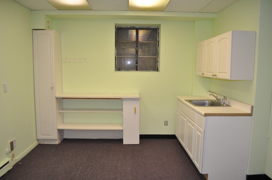 More Photos Of 22 Lawrence Ave, Smithtown Office For Lease