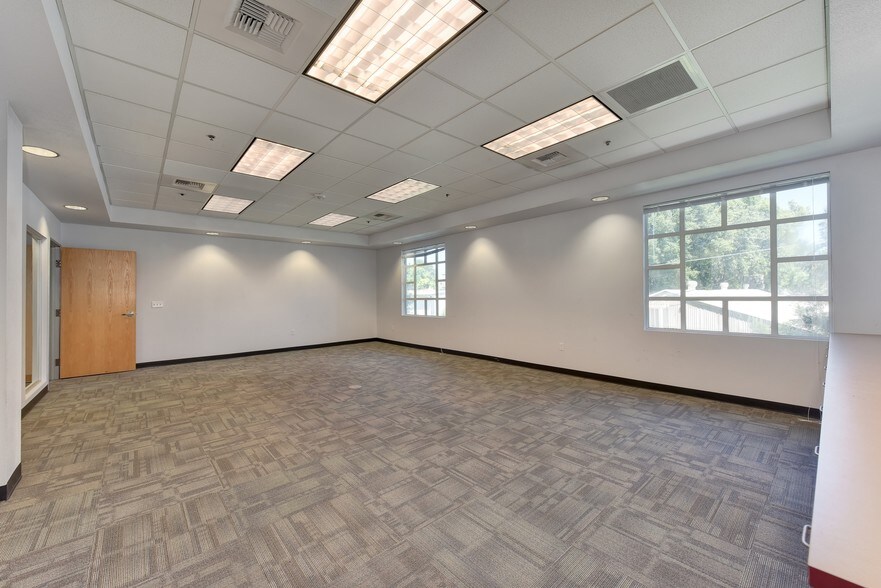 More Photos Of 8680 Greenback Ln, Orangevale Office For Lease