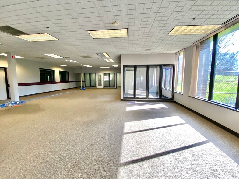 More Photos Of 3040 Industry Dr, Lancaster Flex For Sale