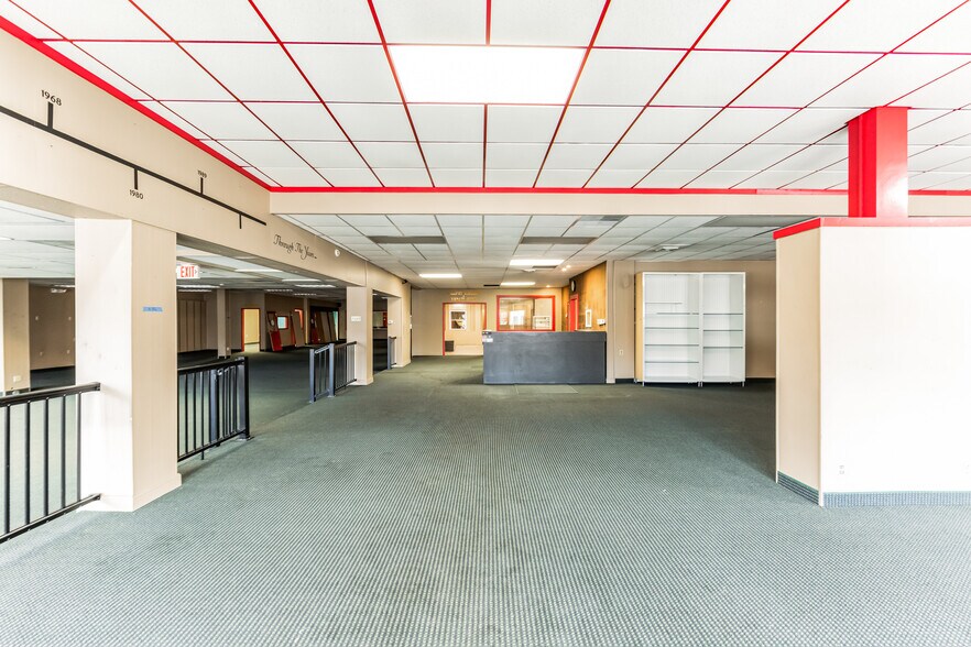 More Photos Of 65 E Fayette St, Uniontown Showroom For Sale