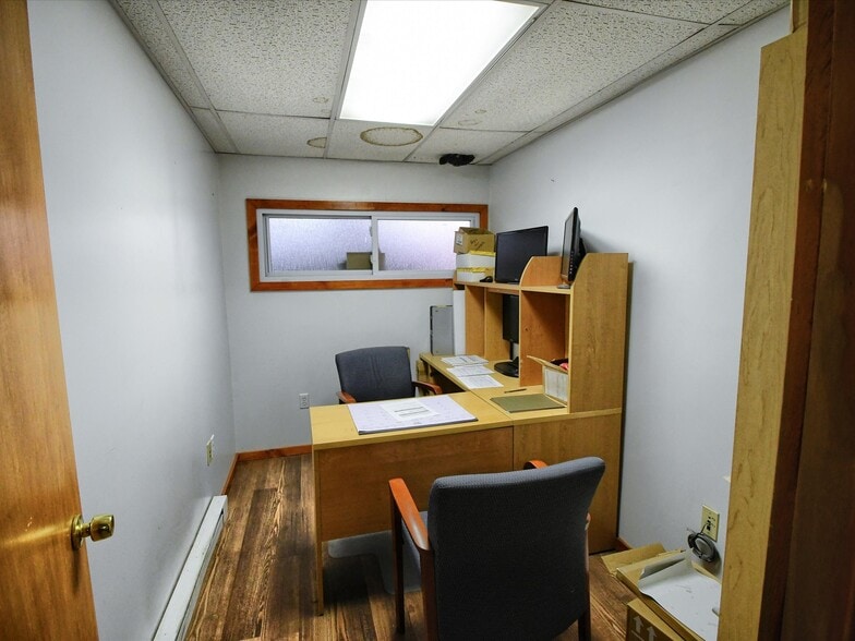 More Photos Of 610 Front St, Catasauqua Warehouse For Sale