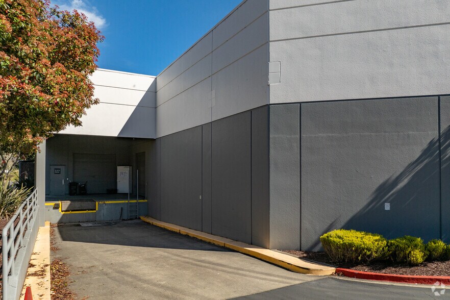 More Photos Of 1600-1622 Corporate Cir, Petaluma Warehouse For Lease