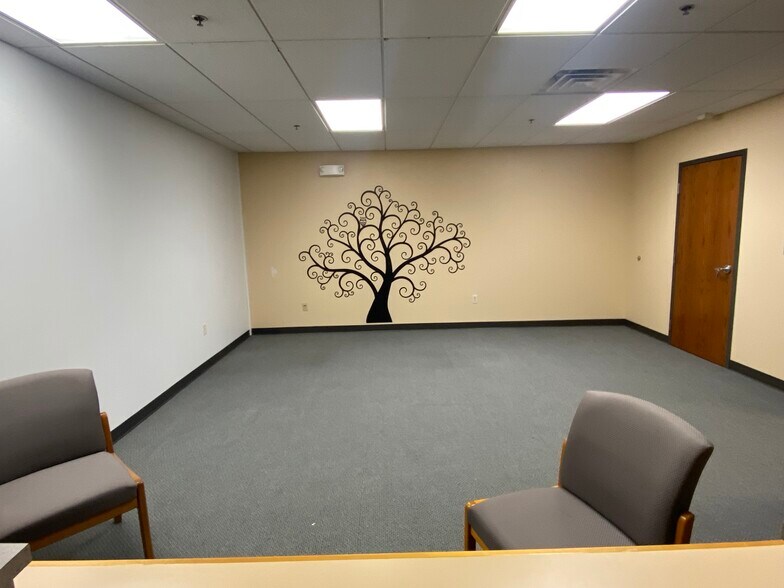 More Photos Of 3730 N Ridge Rd, Wichita Medical For Lease