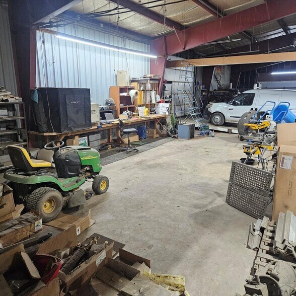 More Photos Of 21577 US Highway 50, Rocky Ford Flex For Lease