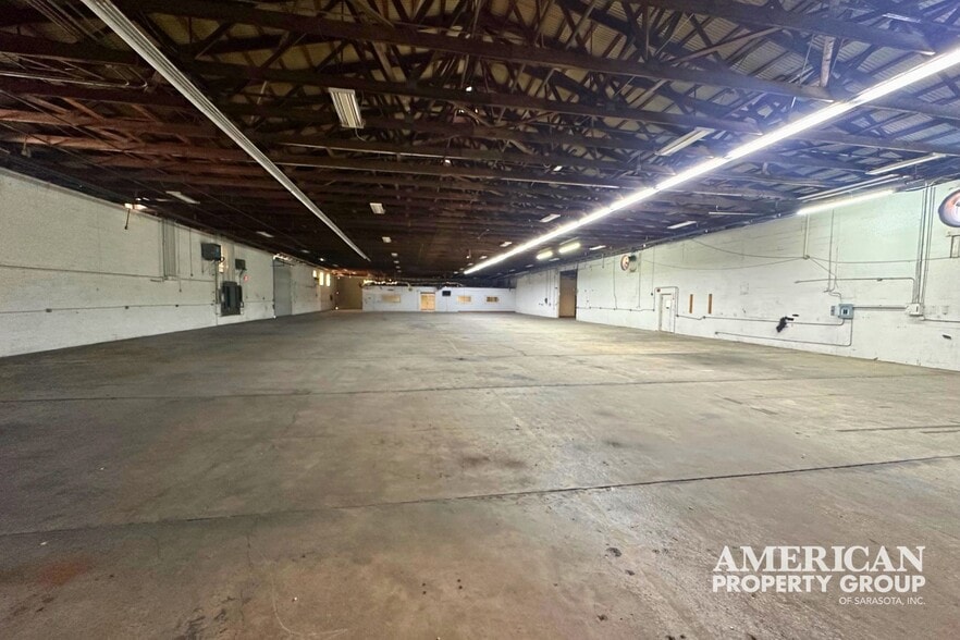 More Photos Of 1227-1231 Hardin Ave, Sarasota Warehouse For Sale