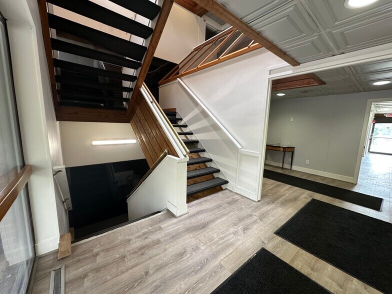More Photos Of 33900 Schoolcraft Rd, Livonia Serviced Offices For Lease