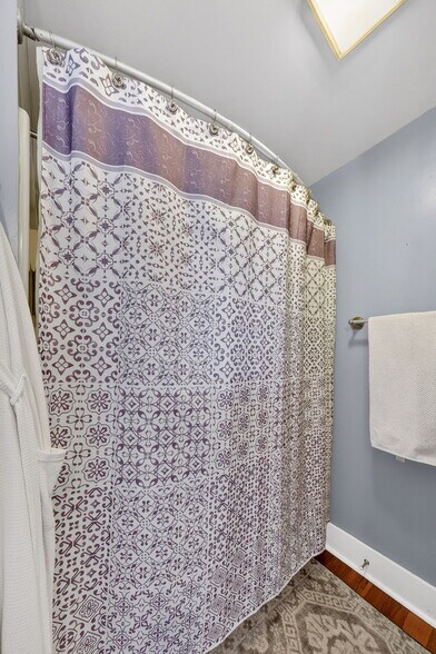 More Photos Of 1011 Market St, Hermann General Retail For Sale