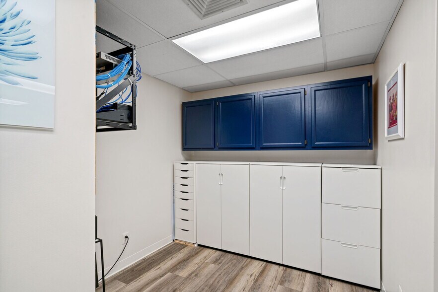 More Photos Of 9668-9683 Main St, Fairfax Medical For Lease