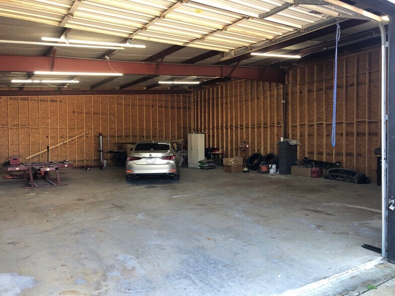 More Photos Of 124 Industrial Dr, Boerne Service For Lease