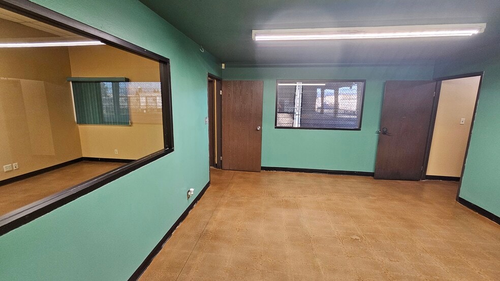 More Photos Of 1115 S Taylor Ave, Montebello Truck Terminal For Lease