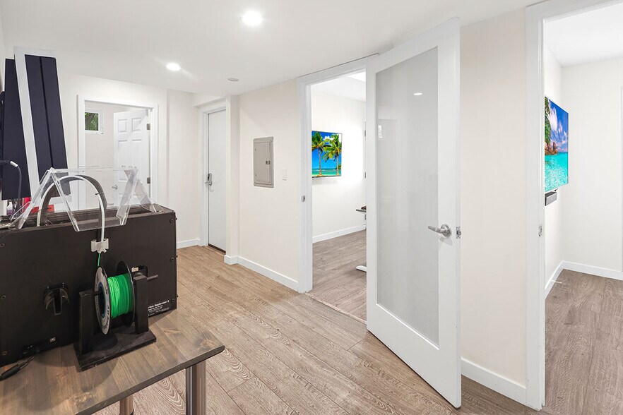 More Photos Of 23271 Ventura Blvd, Woodland Hills Office For Sale