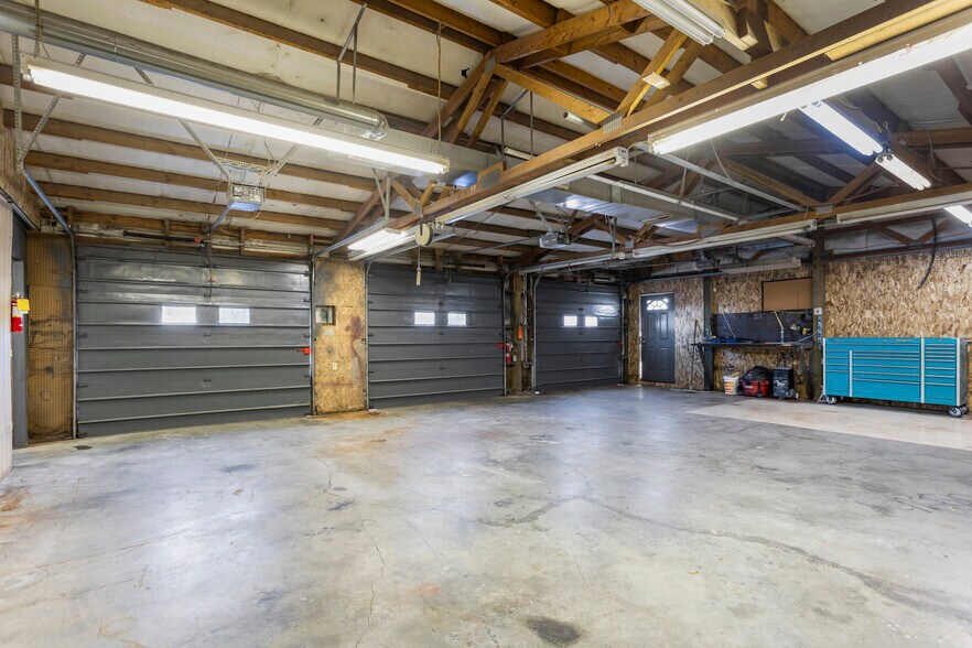 More Photos Of 2331 W A St, Pasco Distribution For Lease