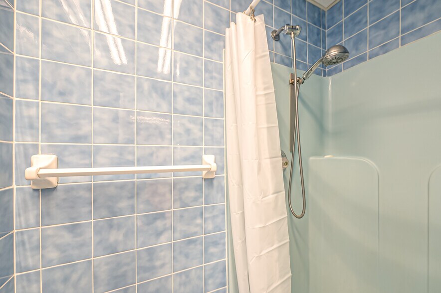 More Photos Of 609 Acorn St, Deer Park Warehouse For Sale