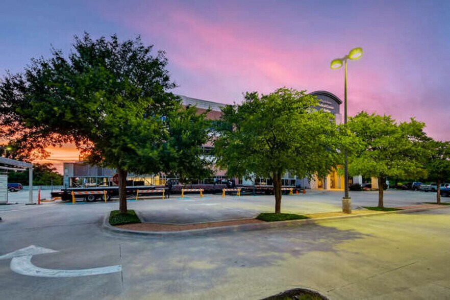 More Photos Of 7115 Greenville Ave, Dallas Medical For Lease