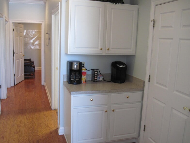 More Photos Of 8825 Perimeter Park Blvd, Jacksonville Medical For Sale