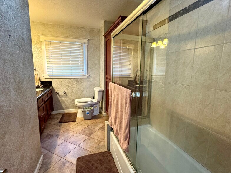 More Photos Of 807 N Van Ness Ave, Fresno Office Residential For Sale