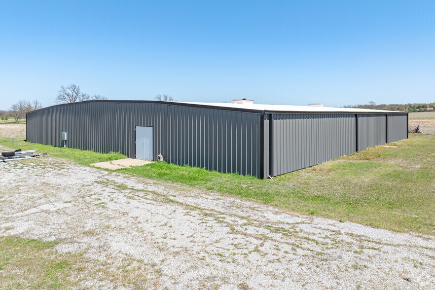 Primary Photo Of 980576 S Highway 99, Prague Warehouse For Sale