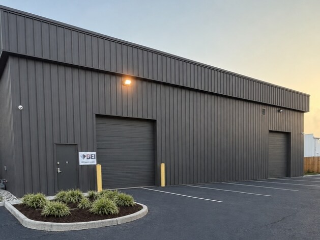 More Photos Of 572 Central Dr, Virginia Beach Light Distribution For Lease