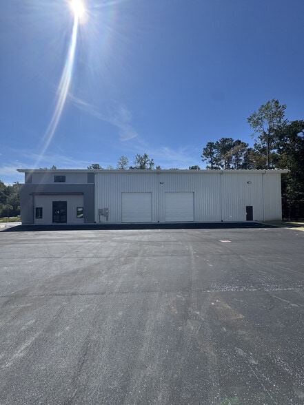 More Photos Of 9501 Palmetto Commerce Pky, Ladson Distribution For Lease
