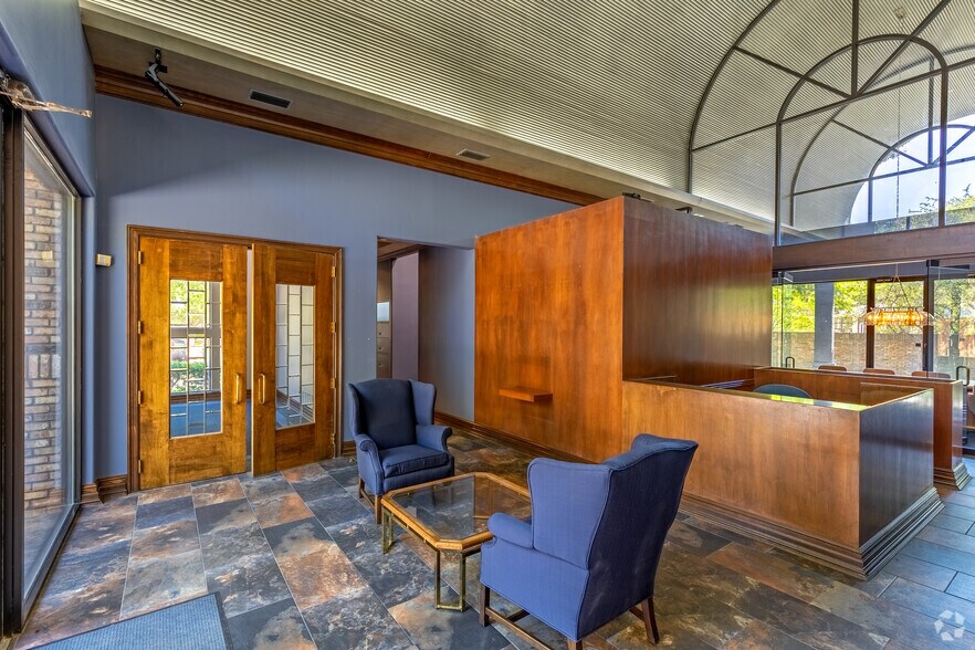 More Photos Of 440 N Center St, Arlington Office For Sale