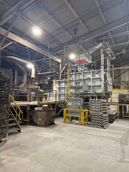 More Photos Of 1345 Henry St, Huntington Manufacturing For Sale