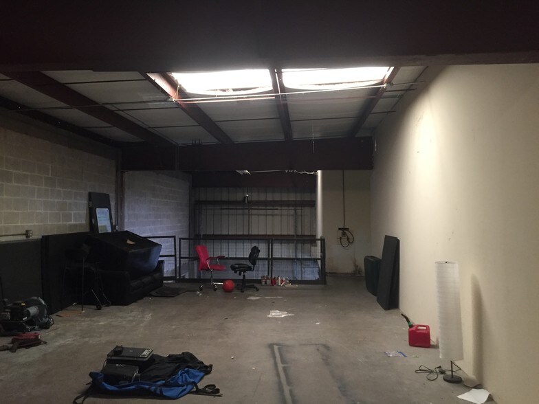 More Photos Of 4244 W Waters Ave, Tampa Showroom For Lease
