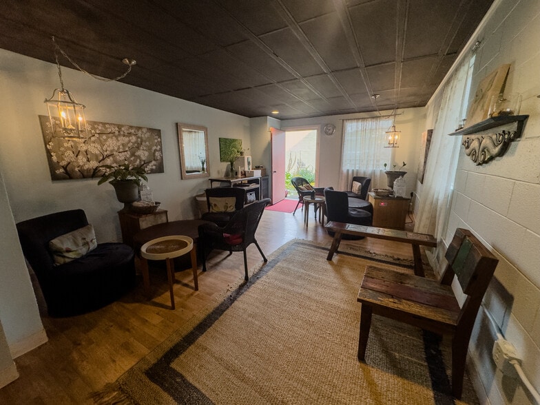 More Photos Of 2113-2115 NW Northrup St, Portland Storefront For Sale