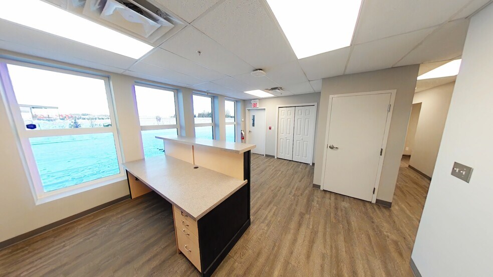 More Photos Of 106 Queensland Cres Bay #150, Red Deer County Light Distribution For Lease