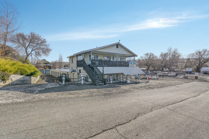 More Photos Of 50 NE Akin St, Dufur Self Storage For Sale