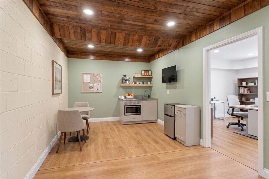 More Photos Of 79 Jones St, Jasper Warehouse For Sale