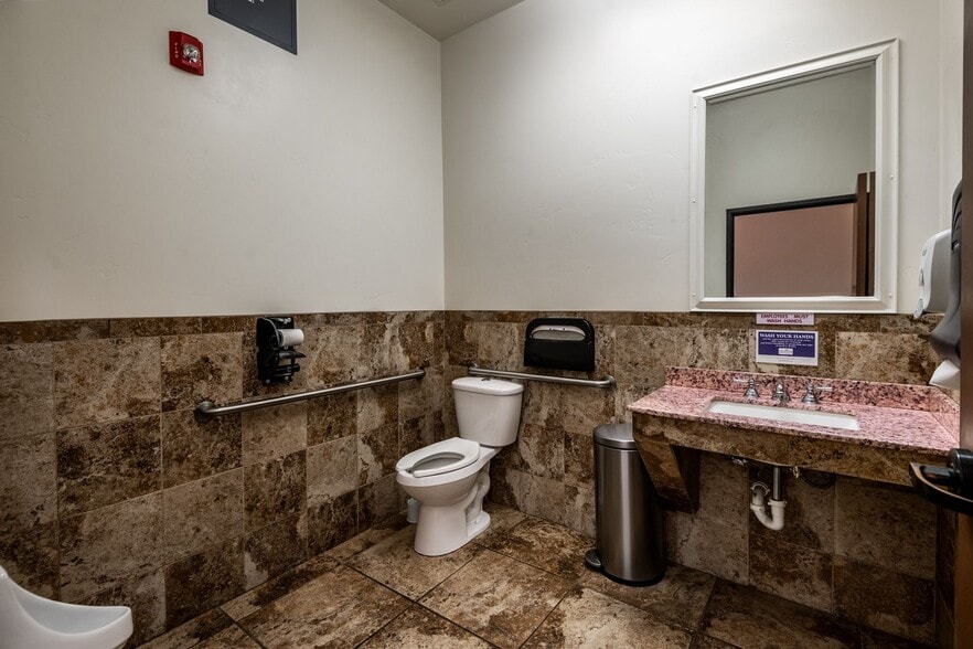 More Photos Of 315 E Andy Devine Ave, Kingman Hotel For Sale