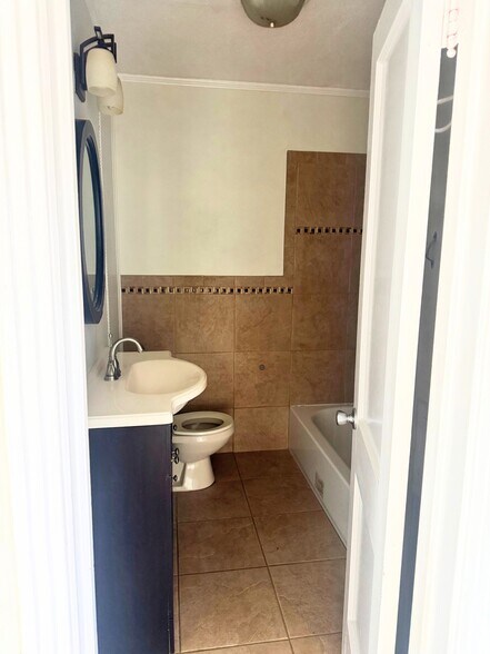 More Photos Of 6009 Maple St, Houston Office Residential For Sale