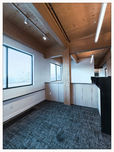 More Photos Of 2422 E 7th St, Austin Office For Lease