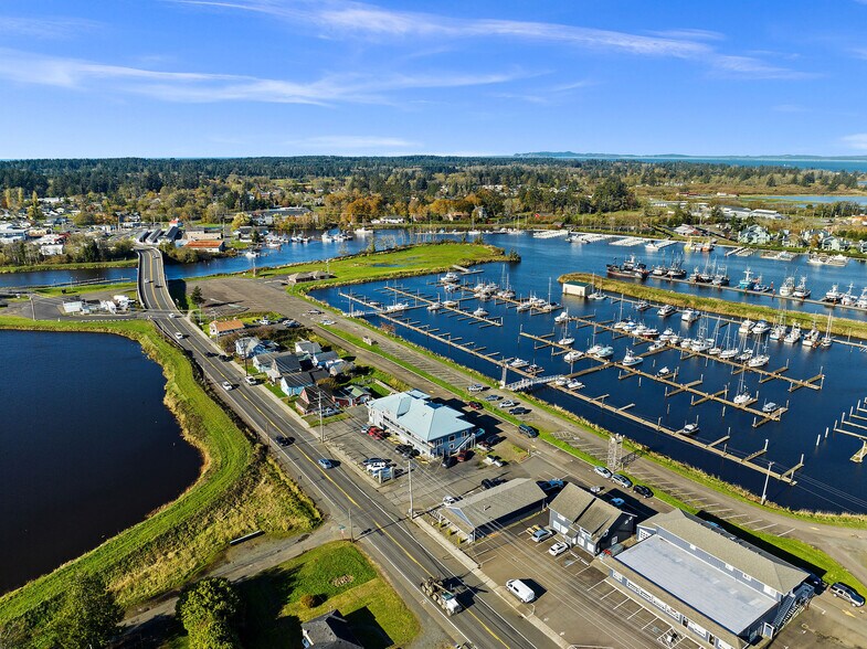 More Photos Of 679 E Harbor St, Warrenton Storefront Retail Residential For Lease