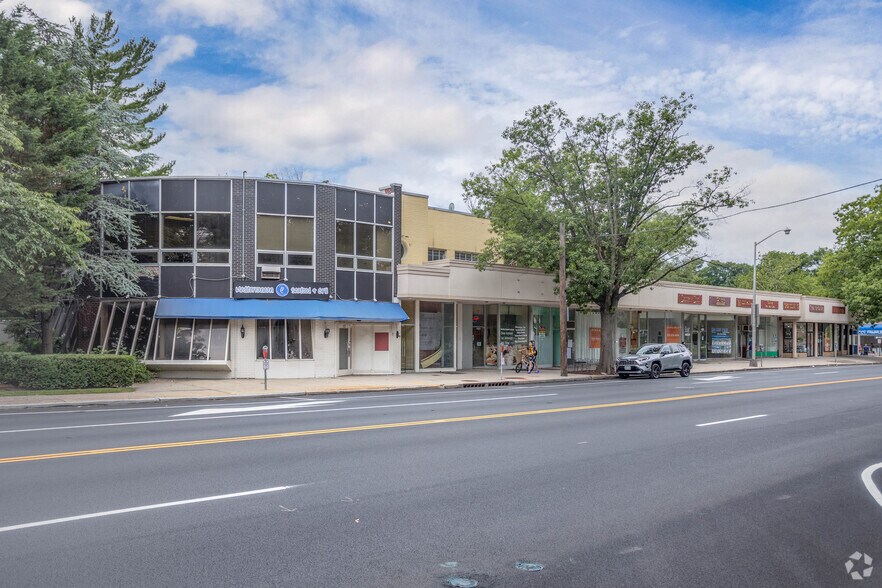 Primary Photo Of 132-150 Middle Neck Rd, Great Neck Storefront For Lease