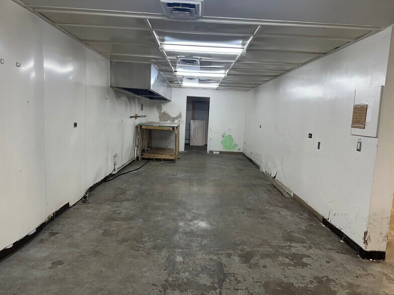 More Photos Of 1480 N Hobbie Ave, Kankakee Warehouse For Lease