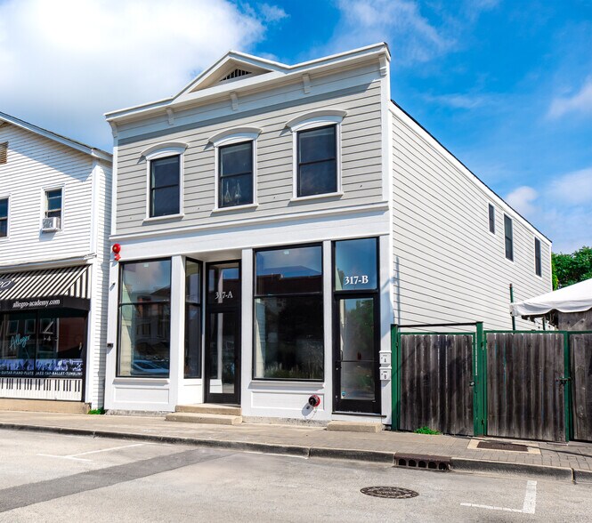 Primary Photo Of 317 Canal St, Lemont Restaurant For Lease