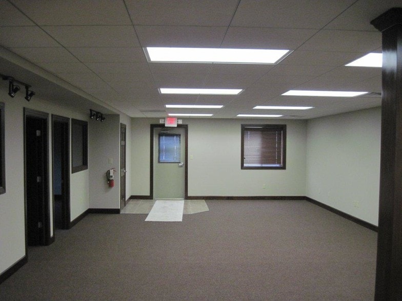 More Photos Of 8236 Wright St, Merrillville Warehouse For Lease