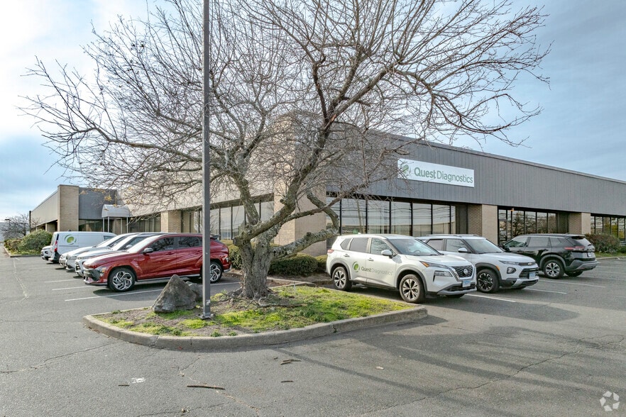 More Photos Of 555 Lordship Blvd, Stratford Showroom For Lease