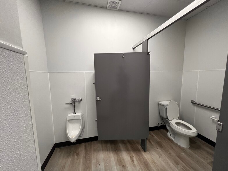 More Photos Of 11950 Alief Clodine Rd, Houston Light Distribution For Lease