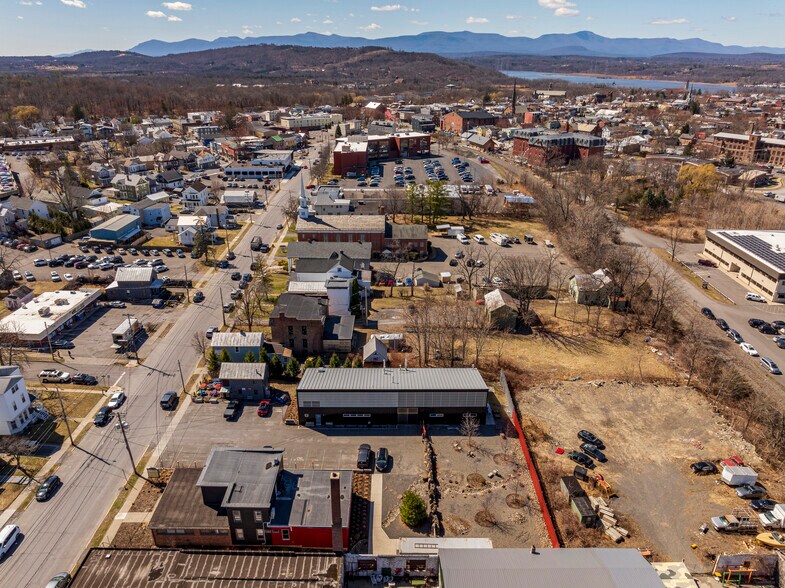 More Photos Of 78 Green St, Hudson Freestanding For Sale