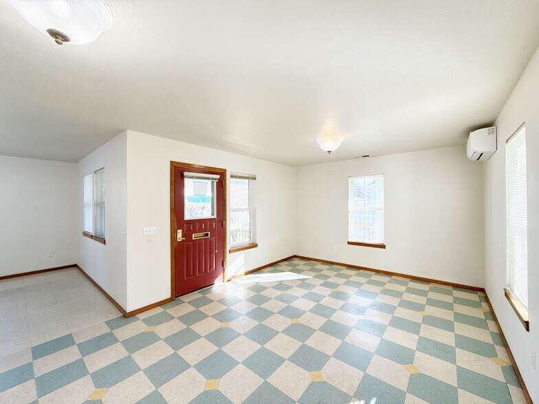 More Photos Of 217 NE 192nd Ave, Portland Flex For Sale